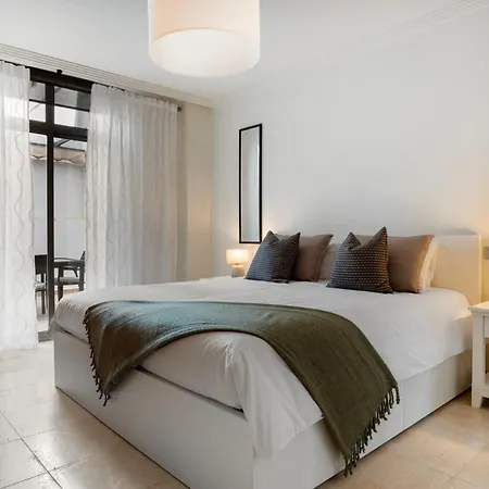 Acosta 3 By Asola Apartment *