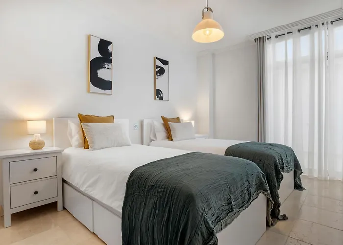 Acosta 3 By Asola Apartment *